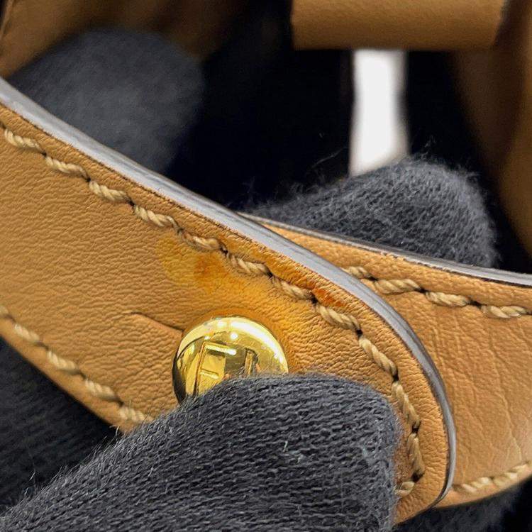 مملوكة مسبقًا Fendi Peekaboo Brown Leather Size Regular