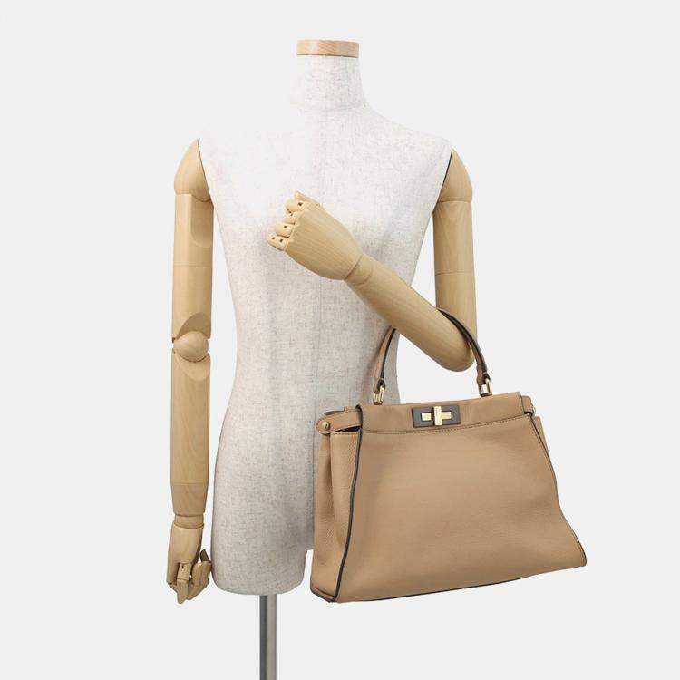 مملوكة مسبقًا Fendi Peekaboo Brown Leather Size Regular