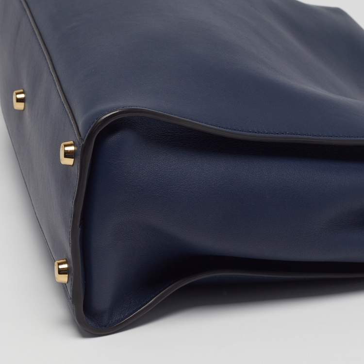 مملوكة مسبقًا Fendi Peekaboo Iconic Large Navy Blue Leather Essentially Top Handle Bag