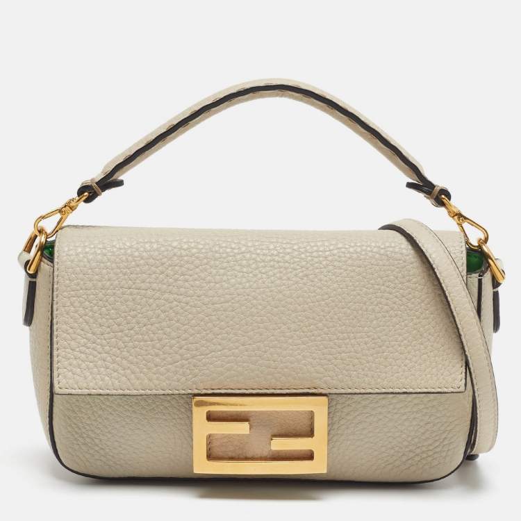 مملوكة مسبقًا Fendi Baguette Mini Beige Leather Shoulder Bag