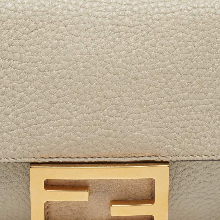 مملوكة مسبقًا Fendi Baguette Mini Beige Leather Shoulder Bag