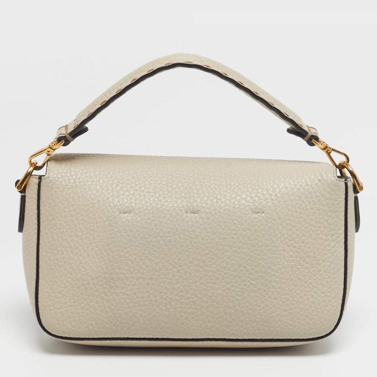 مملوكة مسبقًا Fendi Baguette Mini Beige Leather Shoulder Bag