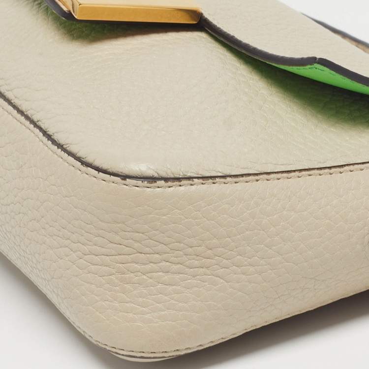 مملوكة مسبقًا Fendi Baguette Mini Beige Leather Shoulder Bag