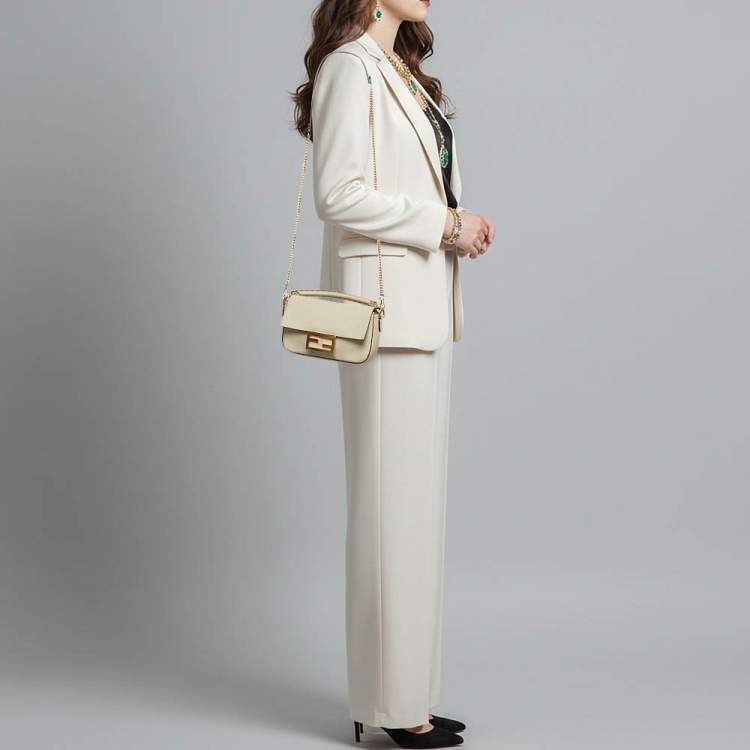 مملوكة مسبقًا Fendi Baguette Mini Beige Leather Shoulder Bag