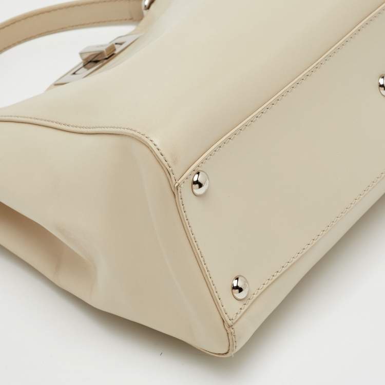 Pre Owned Fendi Peekaboo Cream Medium Leather Top Handle Bag