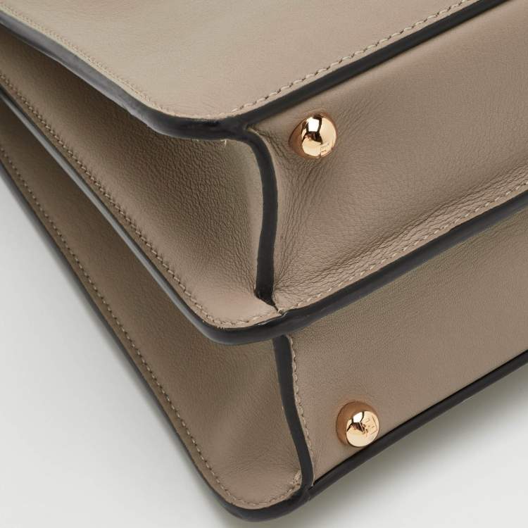 Pre Owned Fendi Peekaboo Iseeu Medium Beige Leather Top Handle Bag