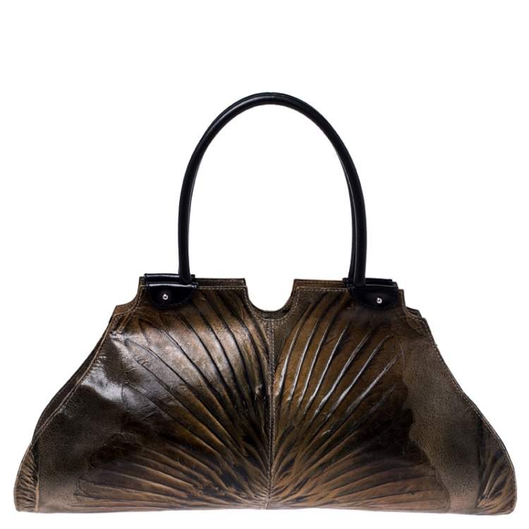 Pre Owned Fendi Olive Textured Leather Trapezio Shoulder Bag