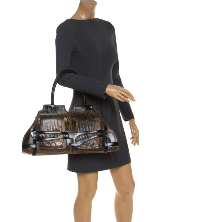 Pre Owned Fendi Olive Textured Leather Trapezio Shoulder Bag