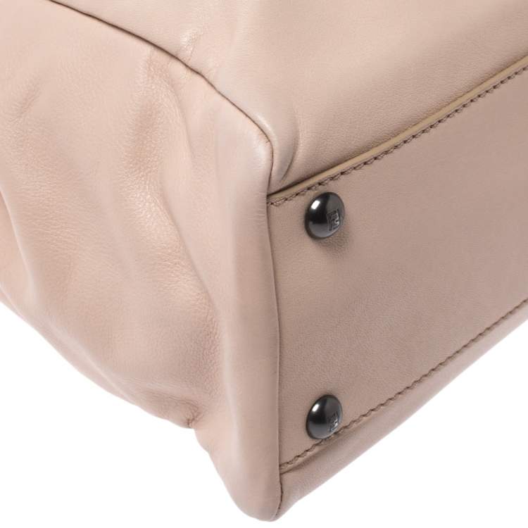 Pre Owned Fendi Nude Leather Medium Peekaboo Top Handle Bag