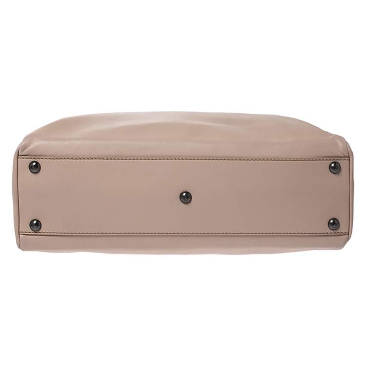 Pre Owned Fendi Nude Leather Medium Peekaboo Top Handle Bag