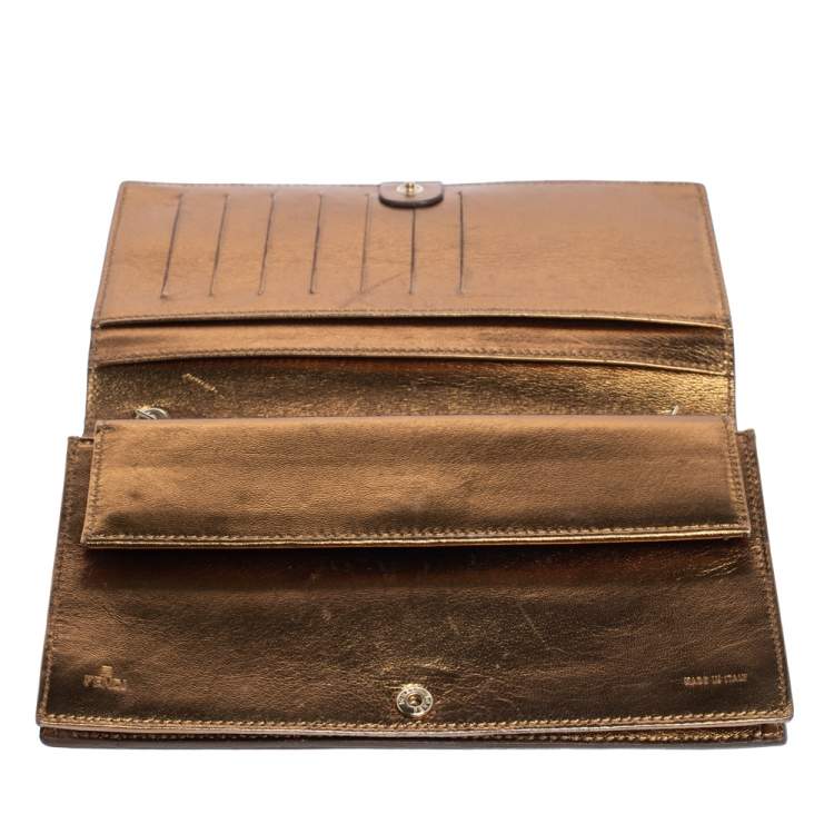 Pre Owned Fendi Gold Mesh Effect Leather FF Wallet On Chain