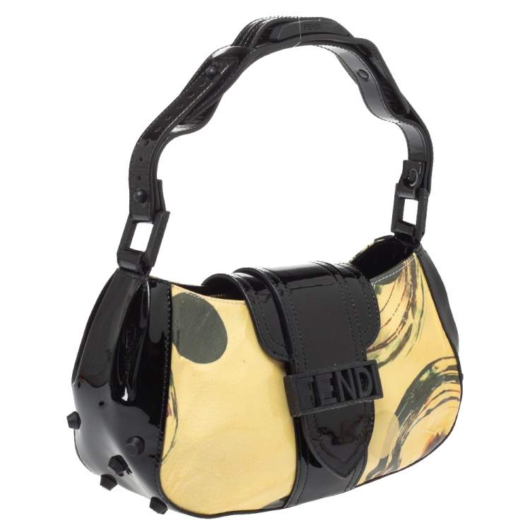 مملوكة مسبقًا Fendi Black/Beige Printed Patent Leather Baguette Bag