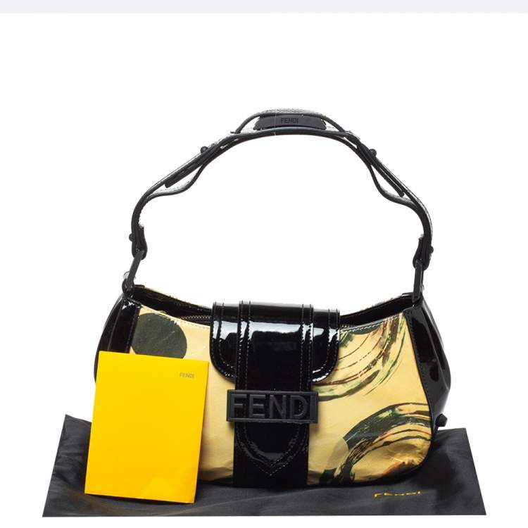 مملوكة مسبقًا Fendi Black/Beige Printed Patent Leather Baguette Bag