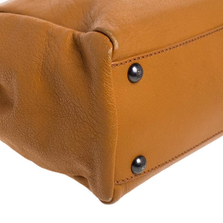 مملوكة مسبقًا Fendi Tan Leather Medium Peekaboo Top Handle Bag