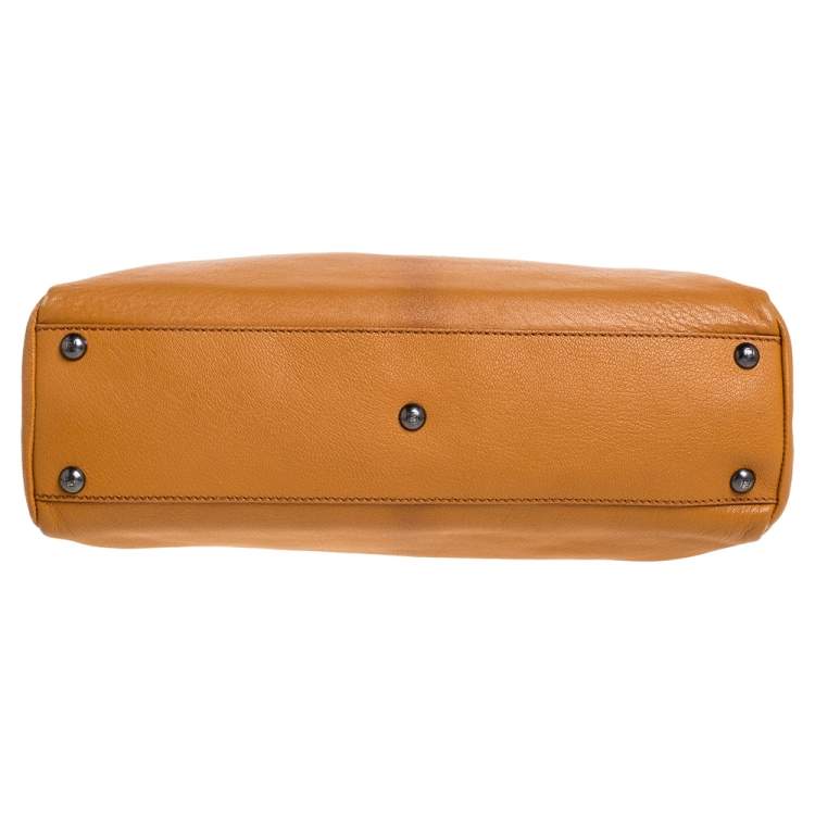 مملوكة مسبقًا Fendi Tan Leather Medium Peekaboo Top Handle Bag