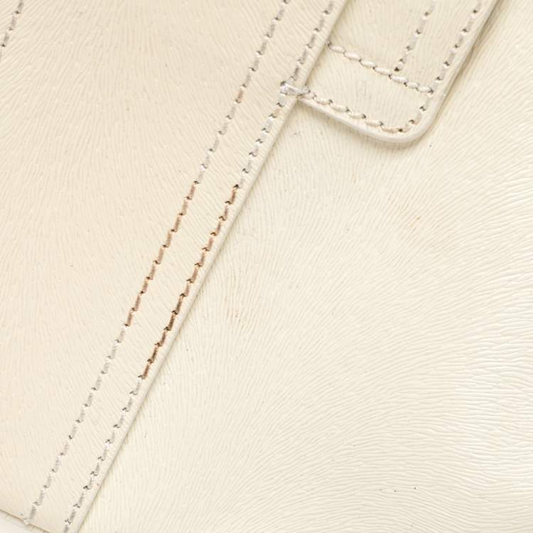 Pre Owned Fendi White Leather Baguette Bag