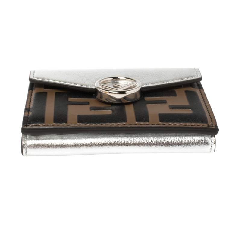 مملوكة مسبقًا Fendi Silver/Tobacco Zucca Leather Micro F Trifold Wallet