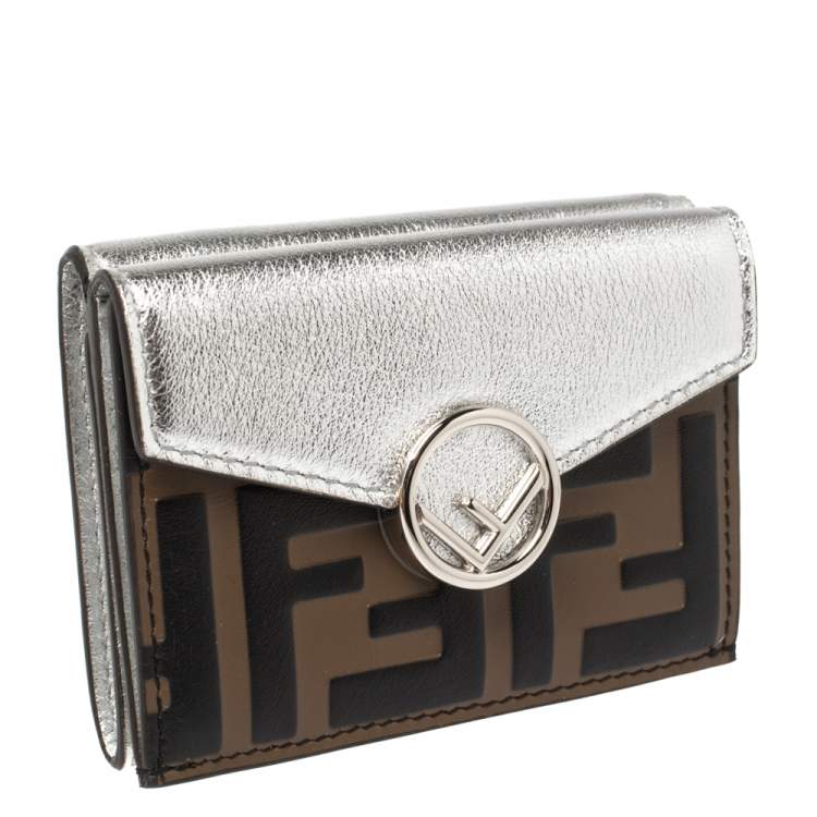 مملوكة مسبقًا Fendi Silver/Tobacco Zucca Leather Micro F Trifold Wallet