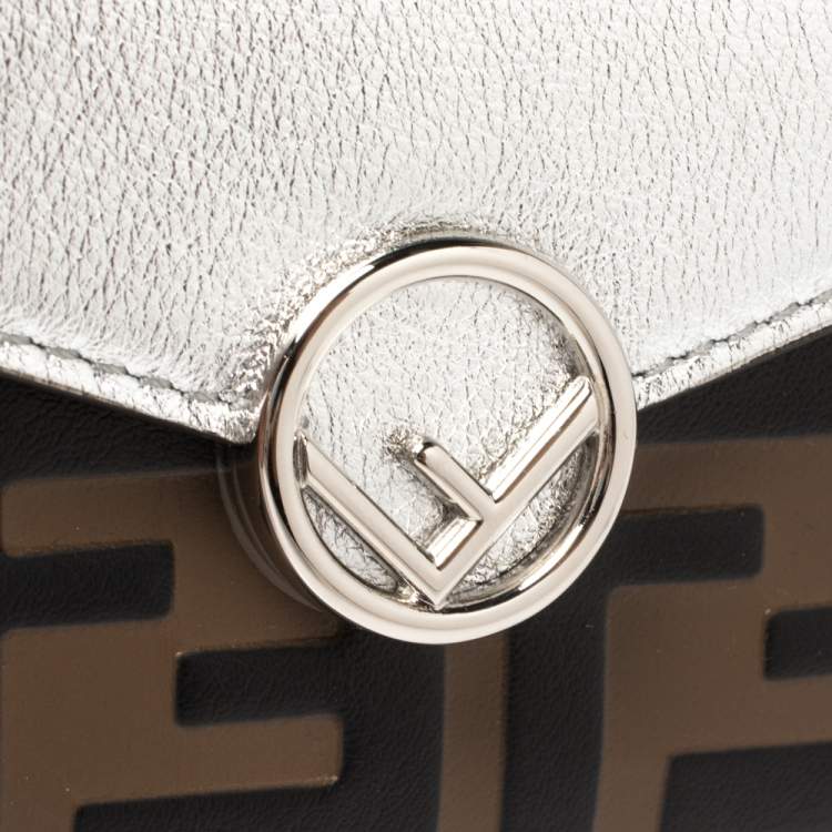 مملوكة مسبقًا Fendi Silver/Tobacco Zucca Leather Micro F Trifold Wallet