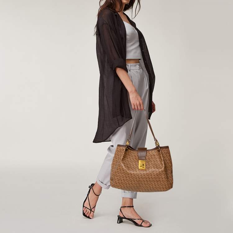 Pre Owned Fendi Brown Zucchino Coated Canvas and Leather Chiusura Tote