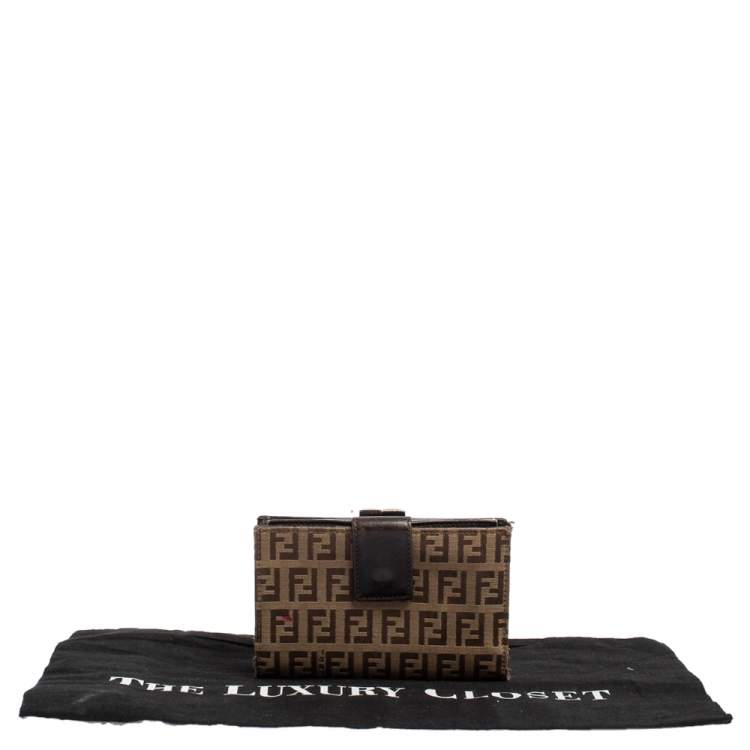 Pre Owned Fendi Beige/Tobacco Zucchino Canvas and Leather Kiss Lock Compact Wallet