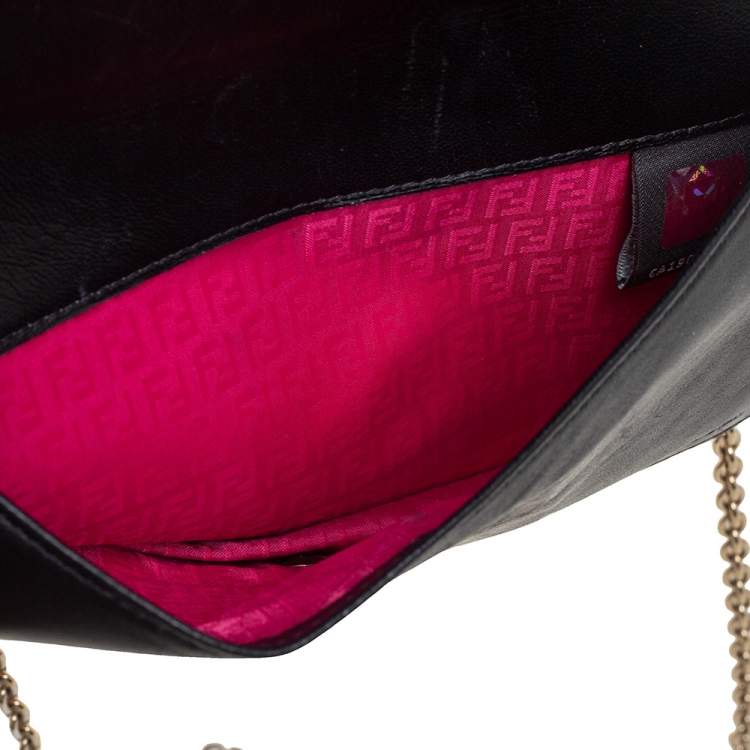 مملوكة مسبقًا Fendi Black Embossed Logo Leather Wallet on Chain