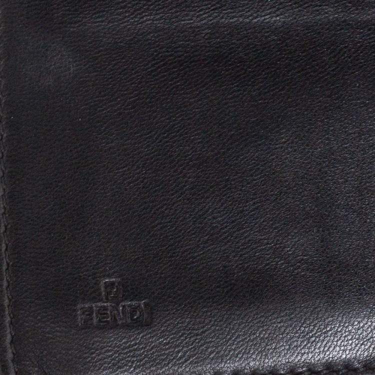مملوكة مسبقًا Fendi Black Embossed Logo Leather Wallet on Chain