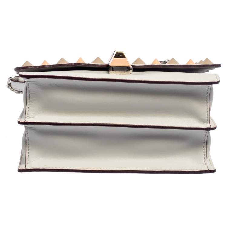 Pre Owned Fendi Ivory Leather Small Kan I Scalloped Top Handle Bag
