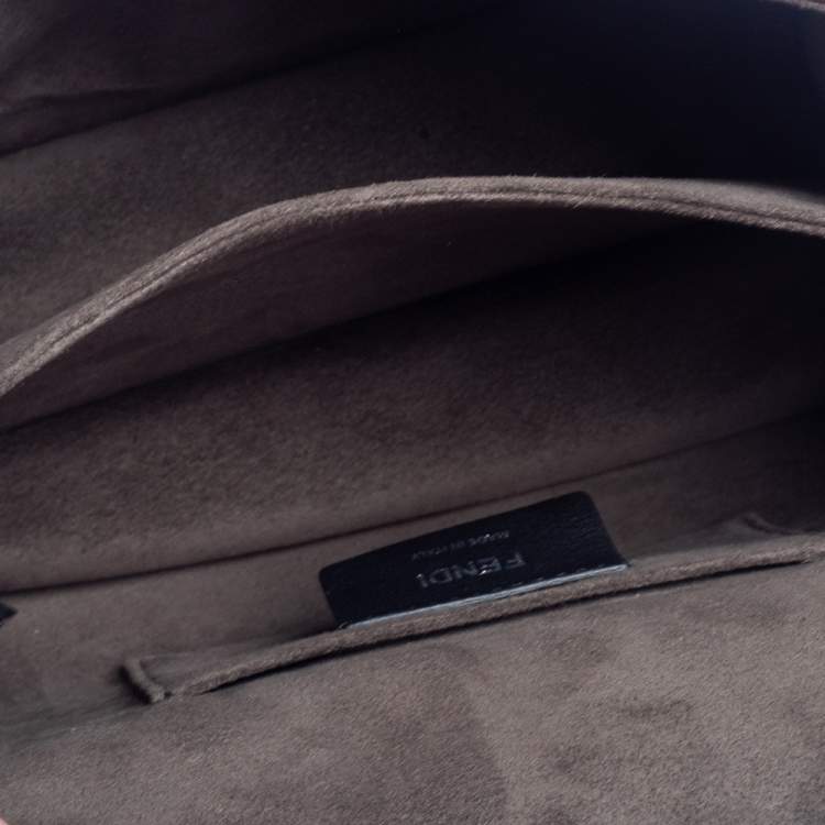 Pre Owned Fendi Ivory Leather Small Kan I Scalloped Top Handle Bag