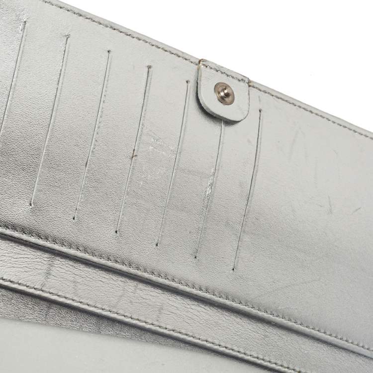 Pre Owned Fendi Metallic Silver Logo Embossed Leather Wallet On Chain 