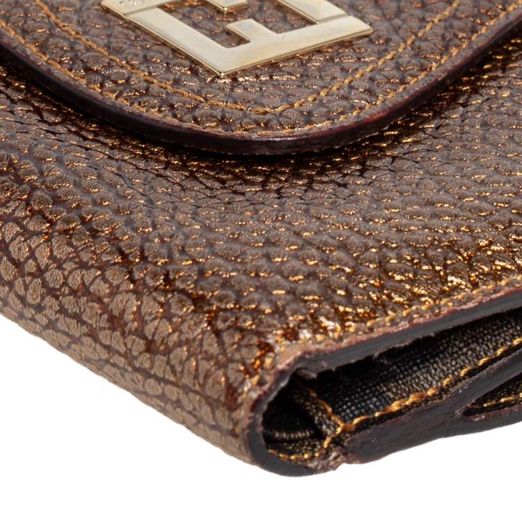 مملوكة مسبقًا Fendi Gold Textured Leather FF Logo Compact Wallet