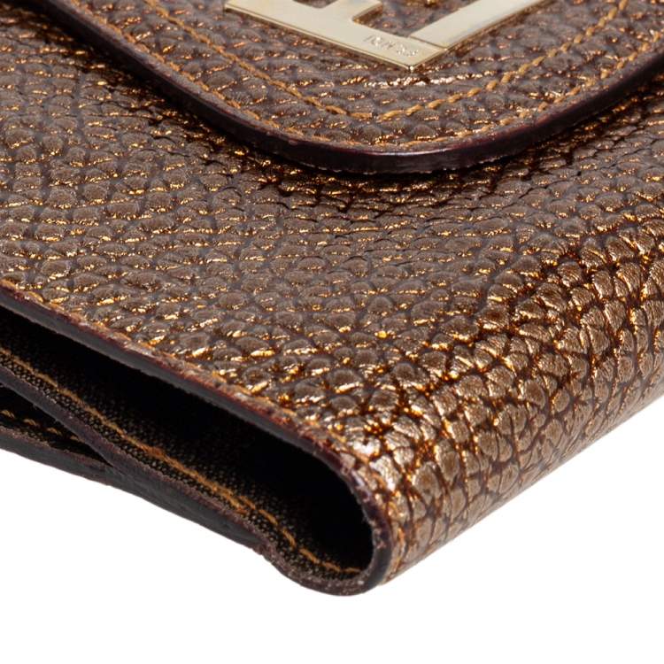 مملوكة مسبقًا Fendi Gold Textured Leather FF Logo Compact Wallet