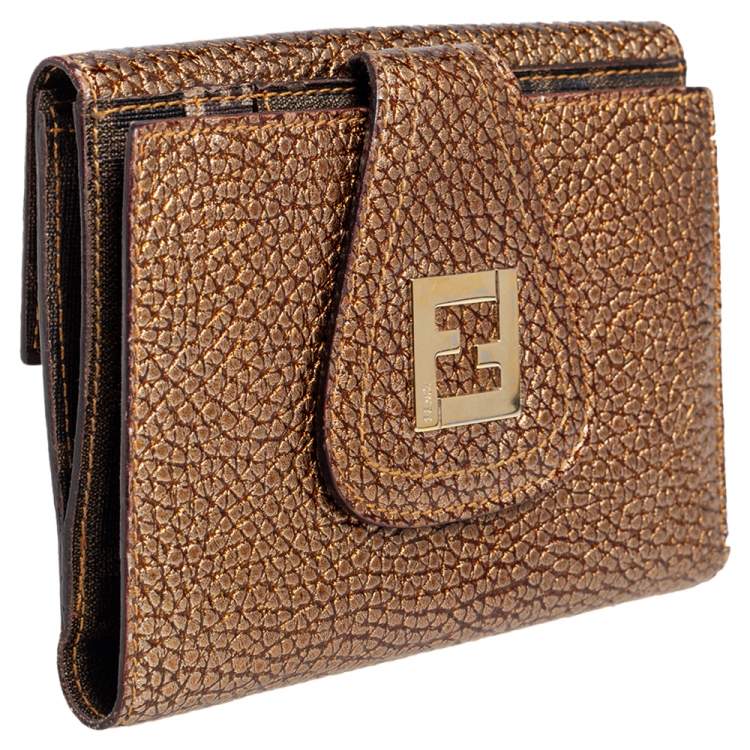 مملوكة مسبقًا Fendi Gold Textured Leather FF Logo Compact Wallet