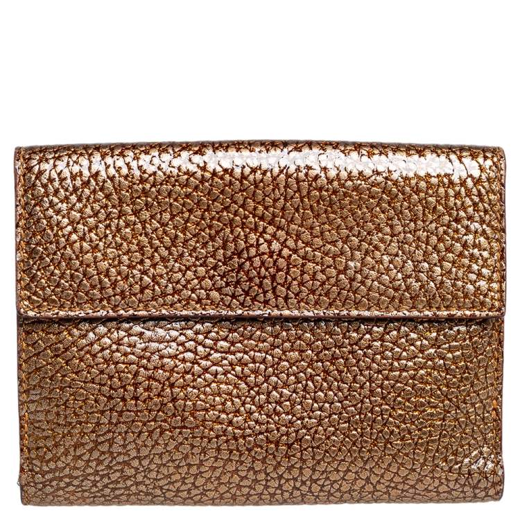 مملوكة مسبقًا Fendi Gold Textured Leather FF Logo Compact Wallet
