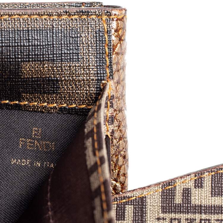 مملوكة مسبقًا Fendi Gold Textured Leather FF Logo Compact Wallet