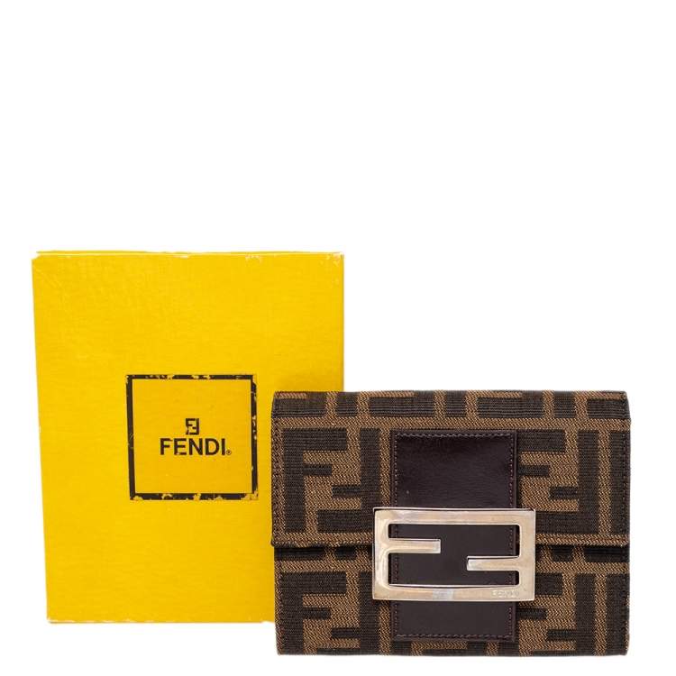 مملوكة مسبقًا Fendi Tobacco Zucca Canvas FF Flap Compact Wallet