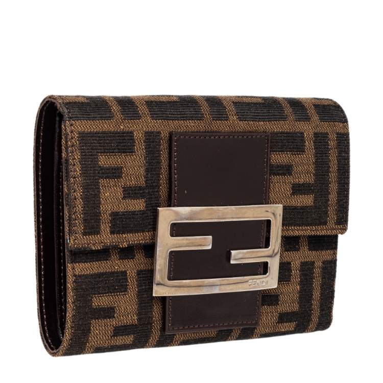 مملوكة مسبقًا Fendi Tobacco Zucca Canvas FF Flap Compact Wallet