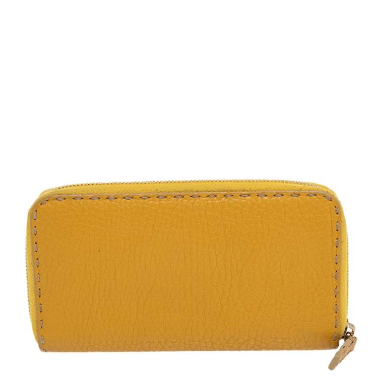 مملوكة مسبقًا Fendi Yellow Leather Selleria Zip Around Wallet
