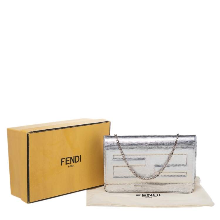 مملوكة مسبقًا Fendi Metallic Silver Leather Tube Wallet On Chain
