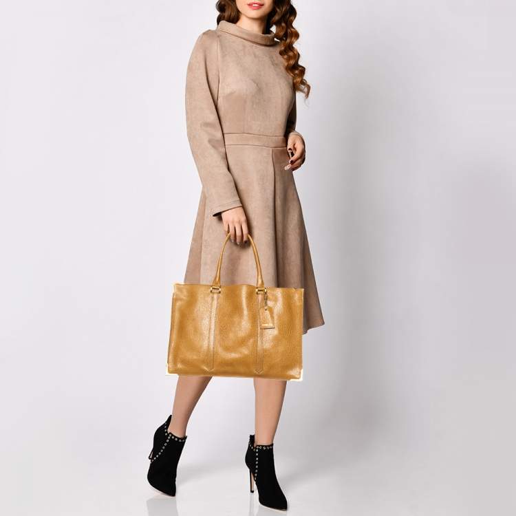 Pre Owned Fendi Yellow Textured Leather Classico No.4 Tote