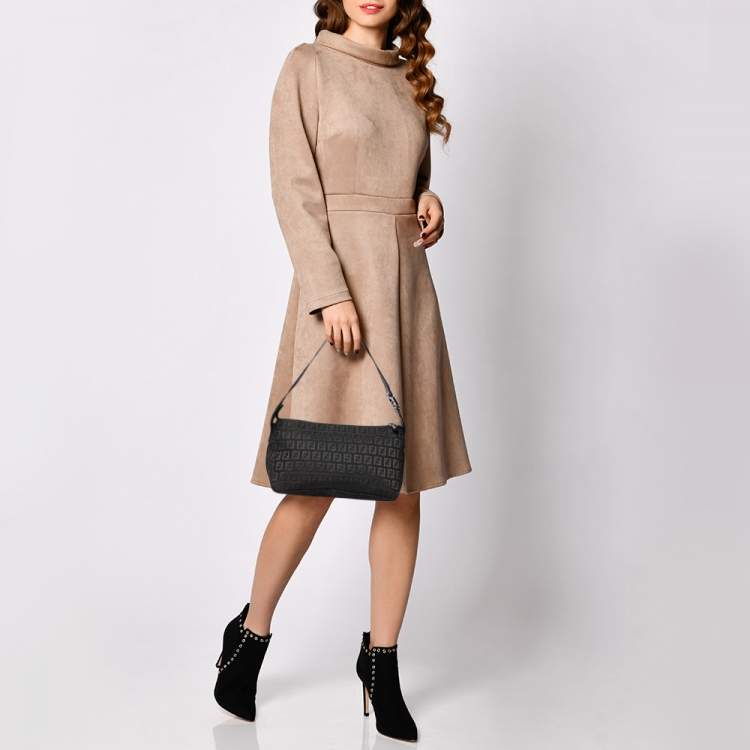 مملوكة مسبقًا Fendi Black Zucchino Canvas Baguette 