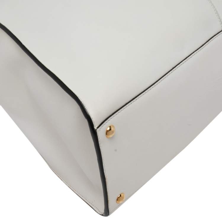 مملوكة مسبقًا Fendi White Leather Medium Peekaboo X Lite Top Handle Bag