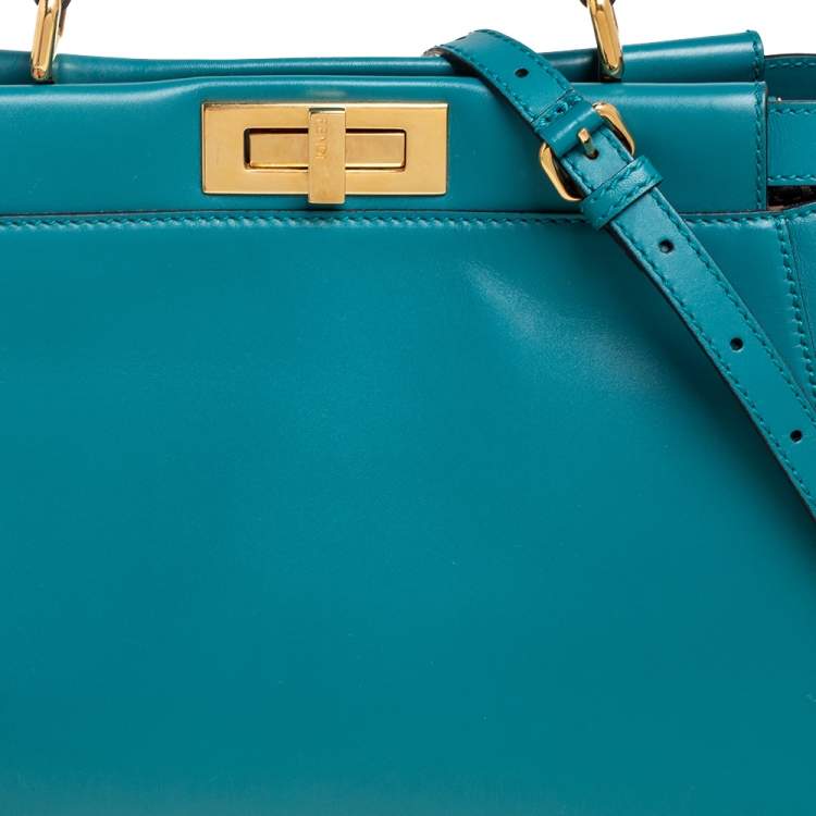 Pre Owned Fendi Green Leather Medium Peekaboo Top Handle Bag