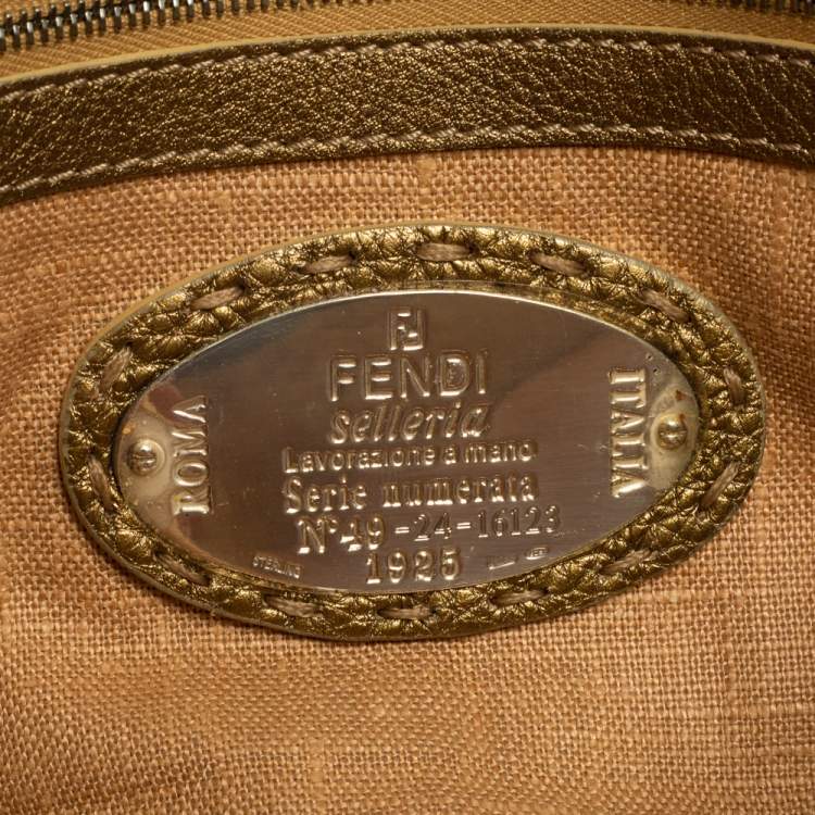 Pre Owned Fendi Metallic Green Sellier Leather Mama Baguette Bag