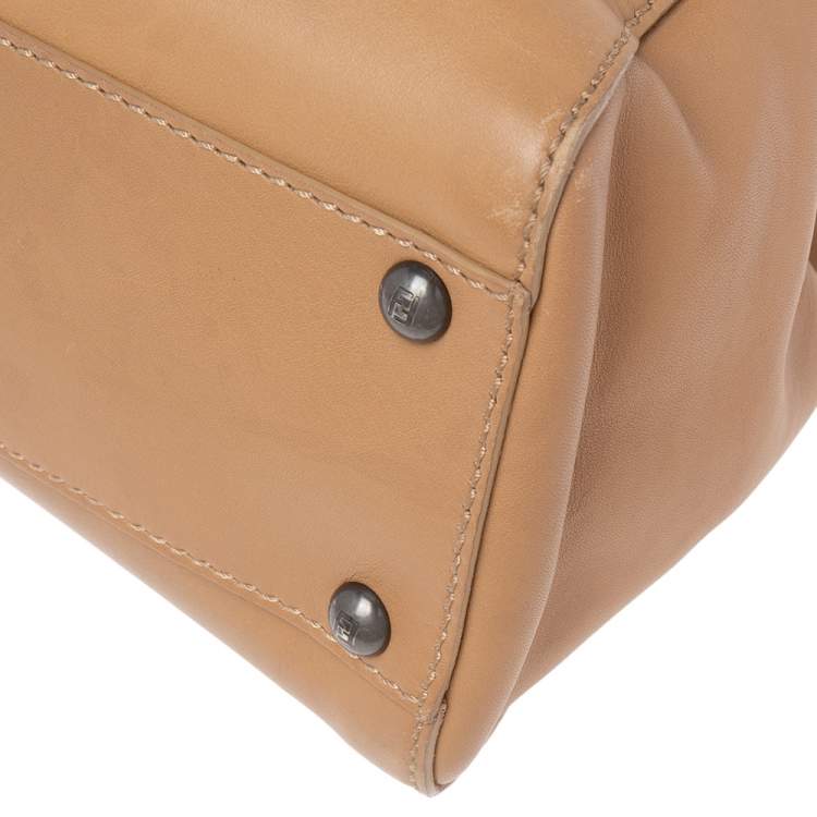 Pre Owned Fendi Beige Leather Medium Peekaboo Top Handle Bag