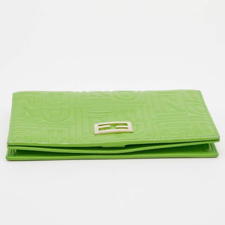 Pre Owned Fendi Green Embossed Leather Wallet On Chain