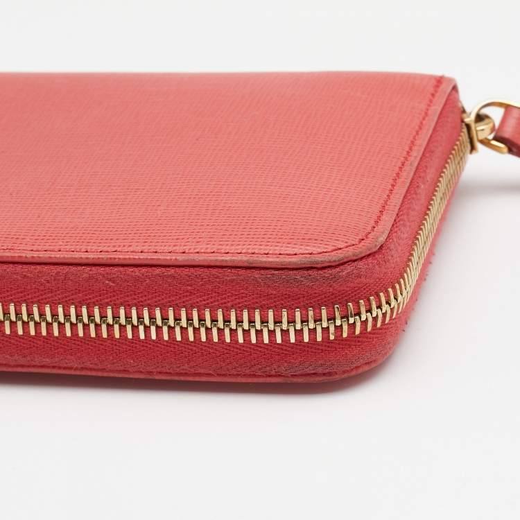 Pre Owned Fendi Coral Leather Crayons Zip Around Wallet