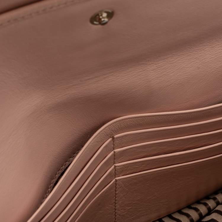 مملوكة مسبقًا Fendi Rose Gold Patent Leather Fendilicious Wallet On Chain