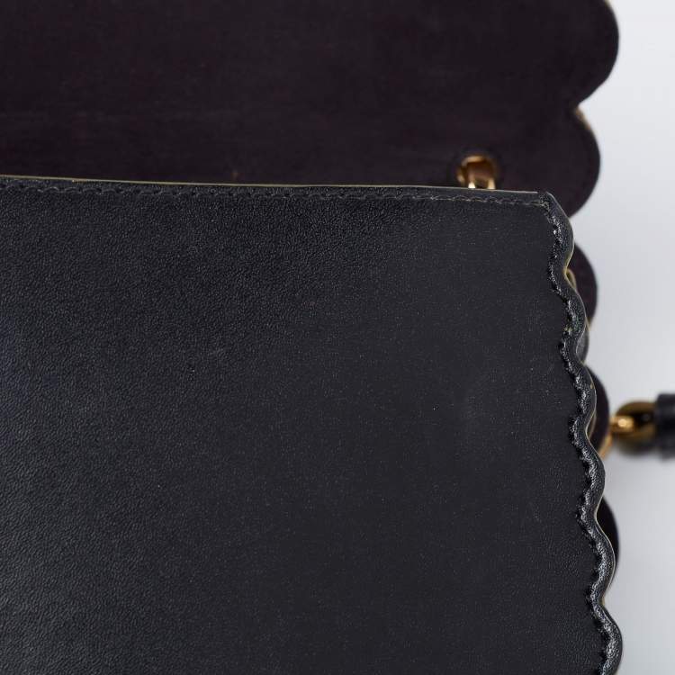 مملوكة مسبقًا Fendi Black Leather Kan I Shoulder Bag