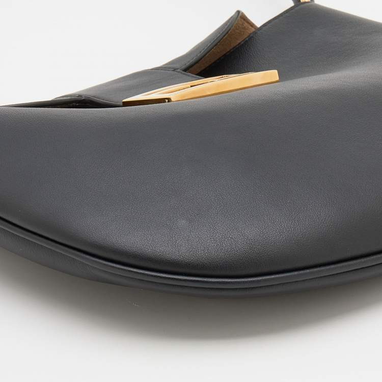 Pre Owned Fendi Black Leather Small Croissant Hobo